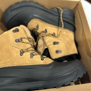 Brand new north face boots . never worn